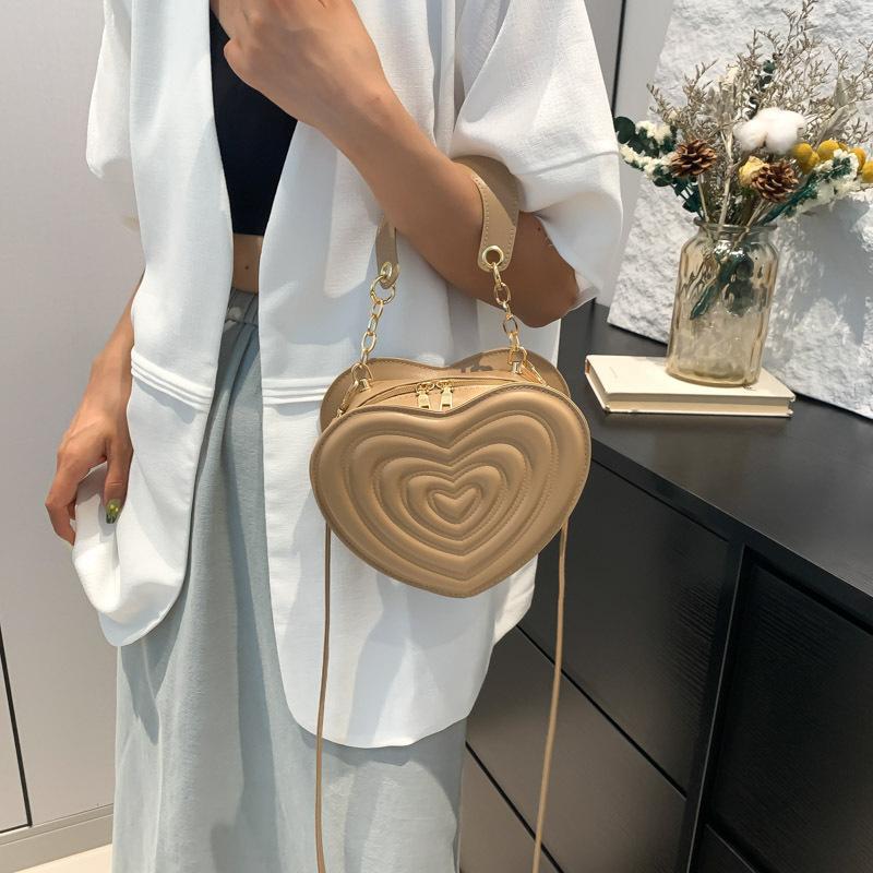 Сумка с углублениями 2024 года, новая модная сумка в форме сердца, милая модная сумка через плечо, однотонная сумка в форме сердца для девочек