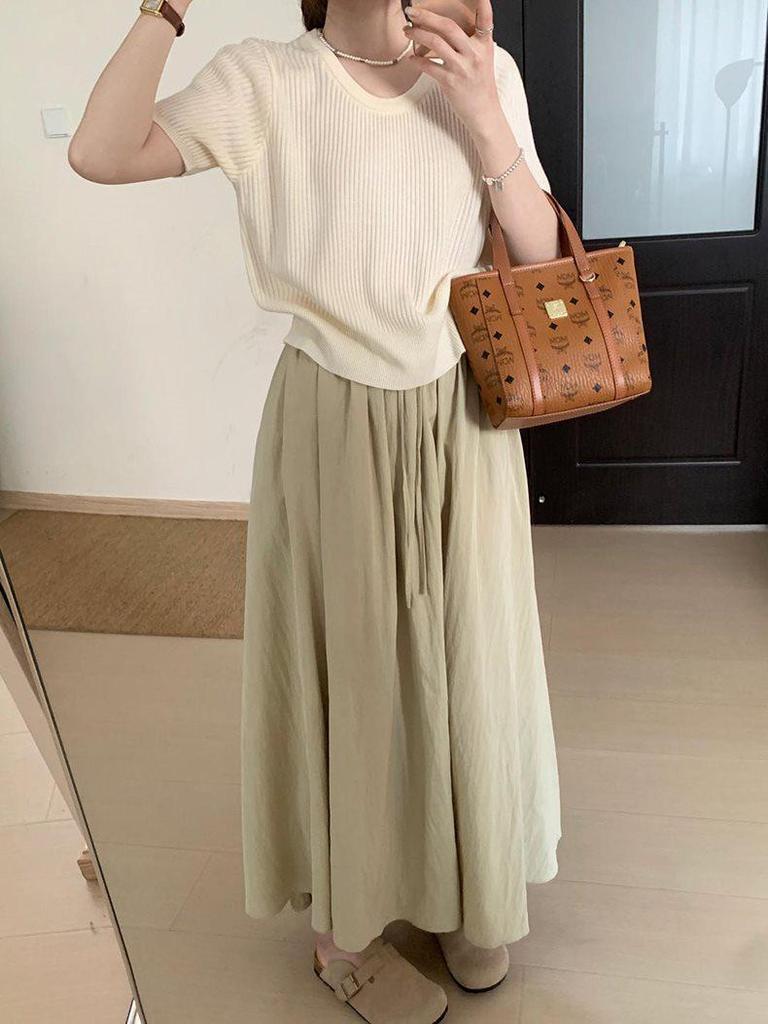 2025 Весна Повседневный трикотажный топ с U-образным вырезом и короткими рукавами в корейском стиле - Однотонный