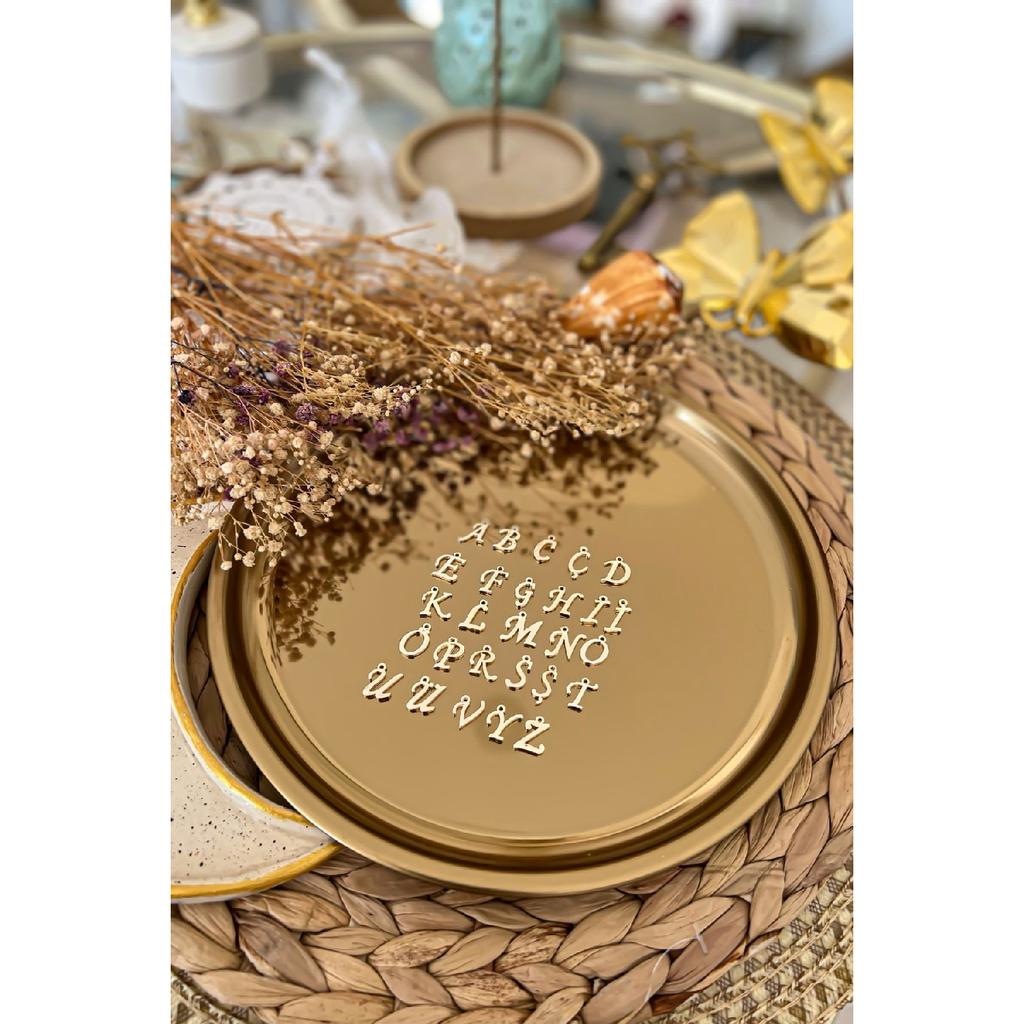 Комбинация браслета-цепочки золотого цвета с буквами и детализацией от сглаза 4