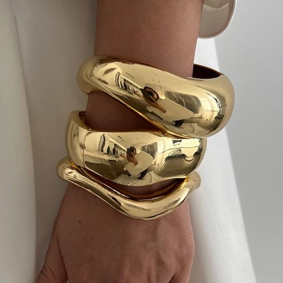 Earring Display Stand with 48 Hooks Earring Display Holder for Vendors 360 Degree All-Round Display Necklaces Bracelets