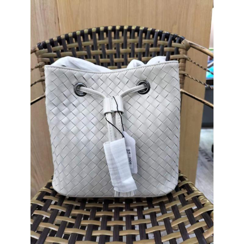 Sheepskin Hand Woven Vintage Bucket Bag High-end Sense Shoulder Bag Commuting Large Capacity Backpack Casual Cute Trendy Bag