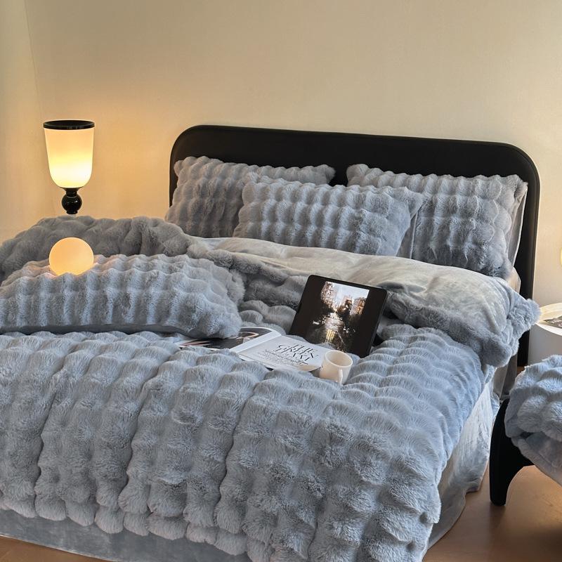 Красочный Толстый Бархатный Постельный Комплект с Кроликом - 4 Предмета, Зимняя Коллекция для Общежития