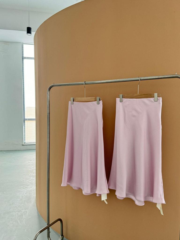 Летняя юбка-трапеция с высокой талией из атласа 2024 года для женщин