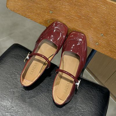 Модные женские туфли Мэри Джейн, осенние новые туфли с квадратной головкой, мелким носком, металлической пряжкой и мягкой подошвой