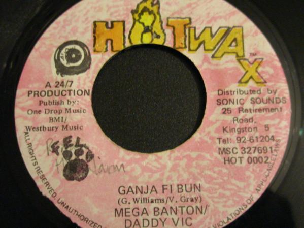7-дюймовая пластинка MEGA BANTON / DADDY VIC - Ganja Fi Bun HOT0002 Hotwax 1997 Япония Регги, Ска и Даб Б/У