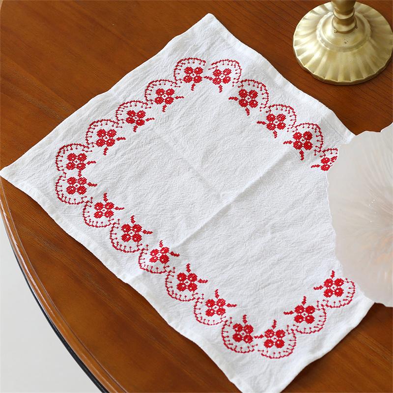1Pc Placemat Retro Style Cotton Rural Style Embroidered Originality Photography Props Decorative Cloth Figure