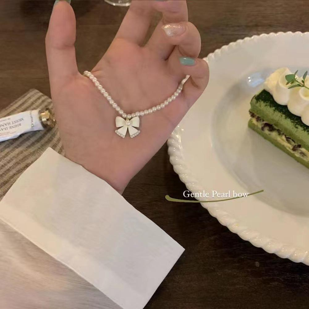 Sweet Chain Necklace Imitation Pearl Light Luxury Clavicle Chain Fashion Vintage Pearl Necklace