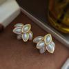 French Light Luxury High-End Temperament Stud Earrings Design Imitation Pearl Leaf Shape Commuter Earrings Women