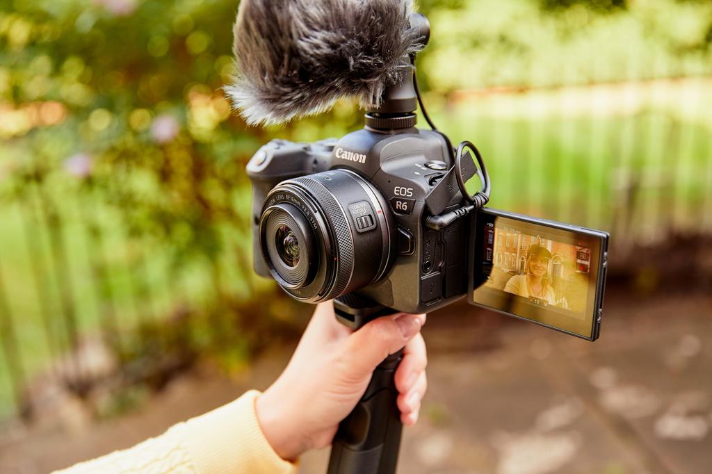 Canon РФ 16MM STM F2.8