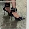 Металлическая пряжка туфли-стилеты женская верхняя одежда 2025 лето и осень новая мода черные остроносые сандалии с заклепками женские