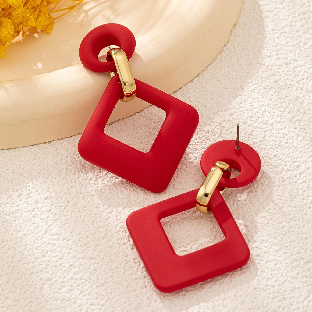 Модные серьги для женщин