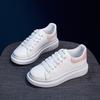 [Кастомизация] Маленькие белые туфли на толстой подошве для весенне-осеннего взрыва 2025 года, студенческие универсальные спортивные туфли на плоской подошве, повседневная обувь