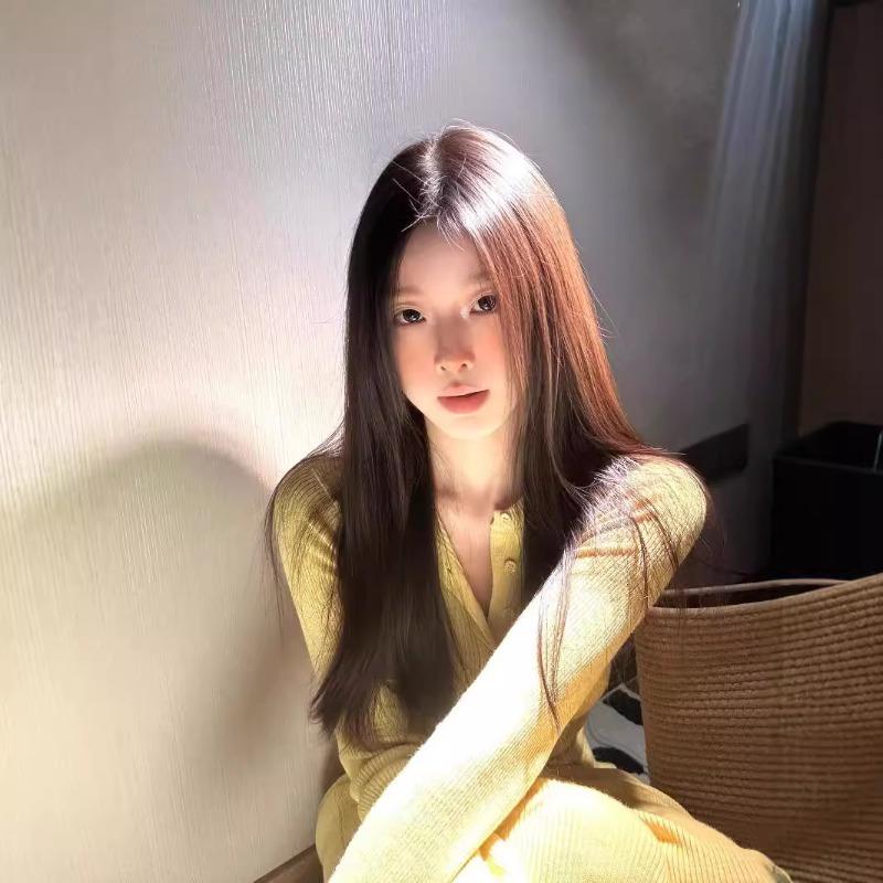 Новая атмосфера начала осени, носящая темперамент, тонкое внутри, вязаное платье с длинным рукавом, длинное платье