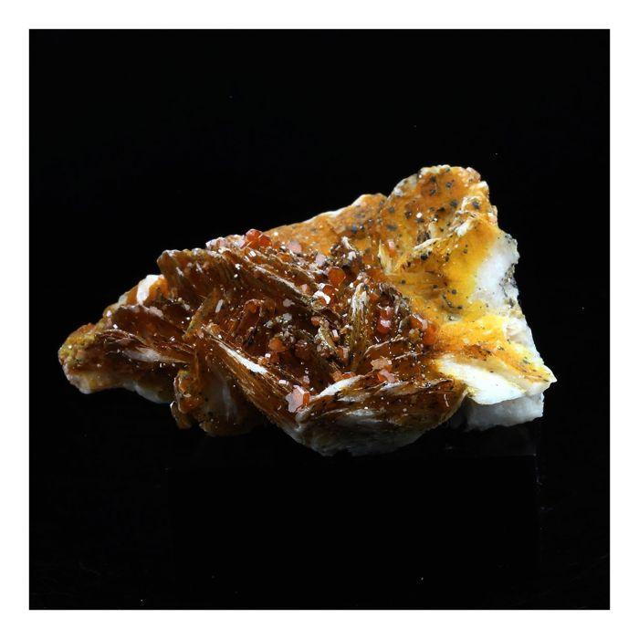 Pierres et Minéraux. Vanadinite. 176.0 ct. Mibladen Mining District, Midelt, Maroc.