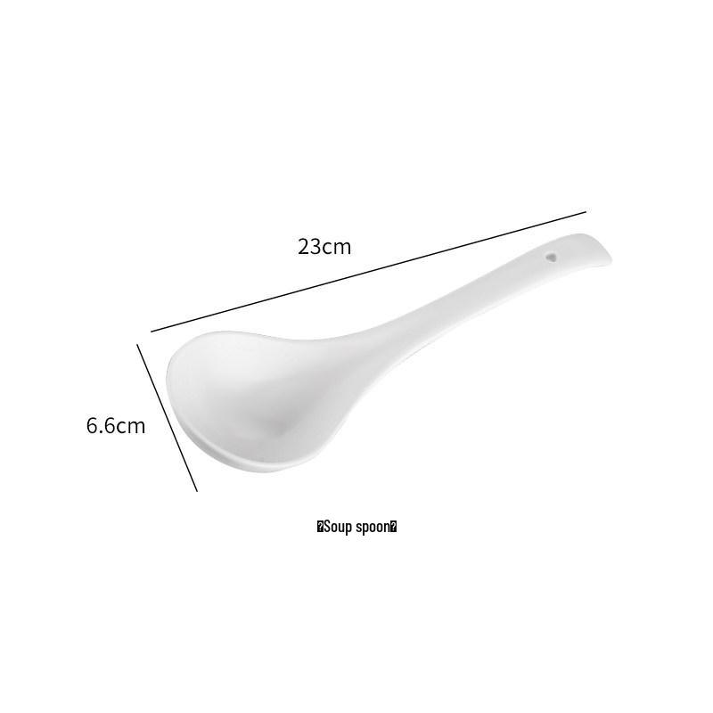 Большая чисто-белая керамическая суповая тарелка для дома или ресторана.