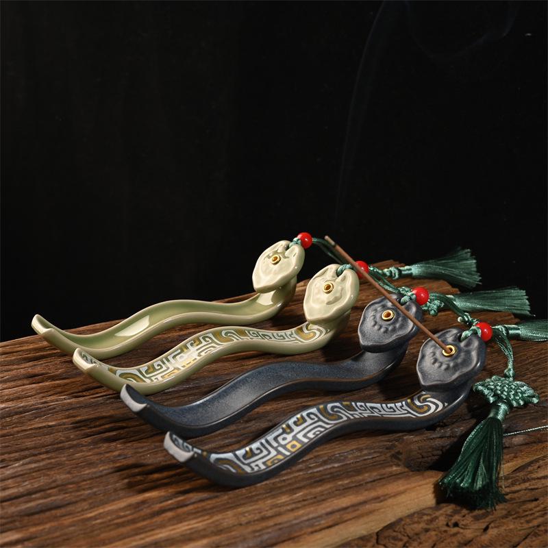 National Style Ruyi Pattern Ceramic Incense Holder for Home, Tea Room & Desktop Decoration