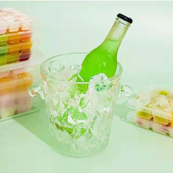 Лоток для кубиков льда с крышками. Контейнер для лопаток. 32 полости. Поворотный выпуск. Штабелируемая форма для кубиков льда. Создатель кубиков льда для коктейлей, газированных напитков, кофе. Кухонные гаджеты.