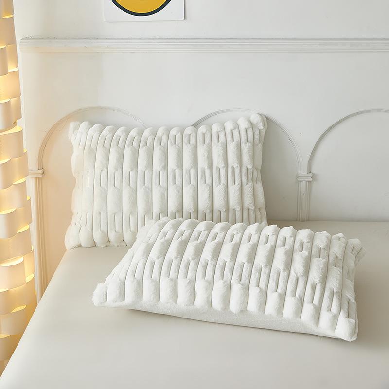 Плюшевая наволочка на длинную подушку из искусственного кроличьего меха - Двусторонняя наволочка из молочного велюрового флиса