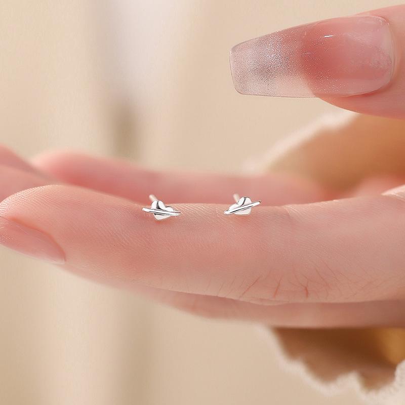 Love Planet Earrings Are Small Fresh Sweet Artistic Cute Gentle and Niche Earrings