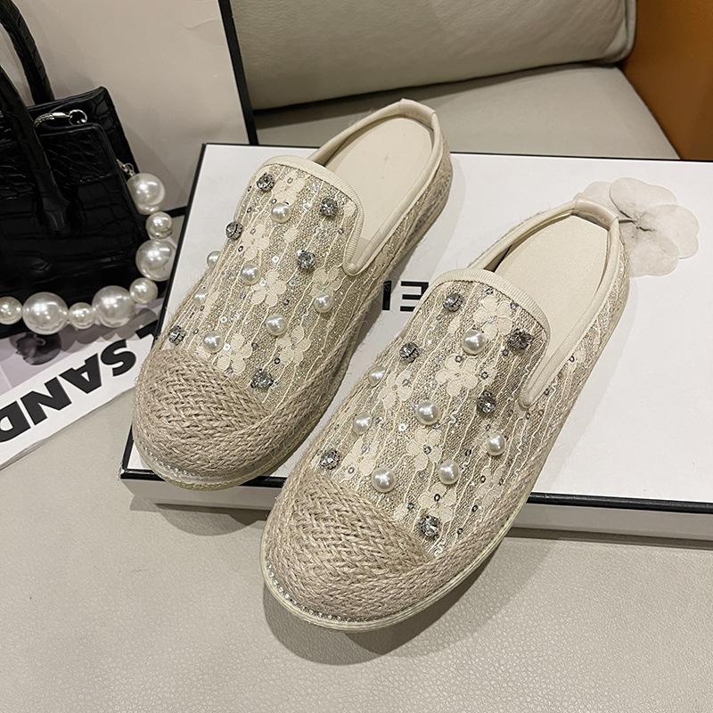 Соломенные тапочки-рыбаки женские 2025 лето новые баотоу низкий каблук плоская подошва стразы цветы досуг интернет-знаменитость полубосоножки женские