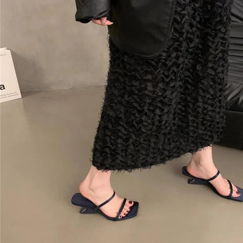 Летние новые простые босоножки на танкетке с открытым носком и тонким ремешком, квадратные сексуальные римские тапочки на высоком каблуке, шлепанцы, синие шлепанцы