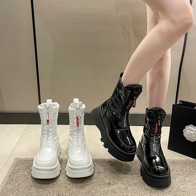 Сапоги выше колена с толстой подошвой и круглым носком. Высокие рыцарские сапоги. Маленькие и узкие эластичные сапоги. Женский бисквитный торт.