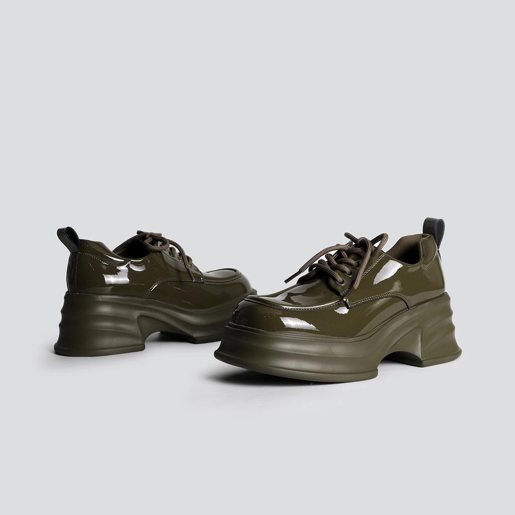 Корейская версия универсальных туфель на толстой подошве в стиле «сладкий ветер» однотонного цвета на толстом каблуке из маленькой кожи для женщин 2025 весна новые повседневные удобные туфли