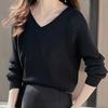 Женские свитера, пуловеры 2025 Осень Зима Длинный рукав V-образный вырез Черный Белый Вязаный свитер Женские топы Пуловер JJ64
