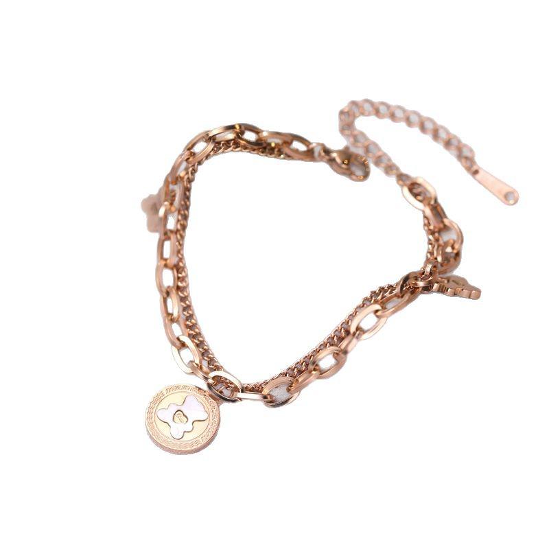 Женский браслет из титановой стали с мишкой - Не выцветающий, Хип-хоп корейский стиль, Простой дизайн, Идеально подходит для студентов и лучших друзей.