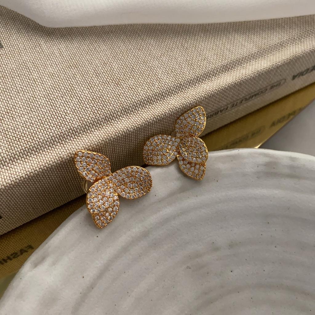 Уникальный дизайн Темперамент Легкая роскошь Микро бриллиантовые серьги-лепестки Дизайн Высококлассные серьги Серьги-гвоздики