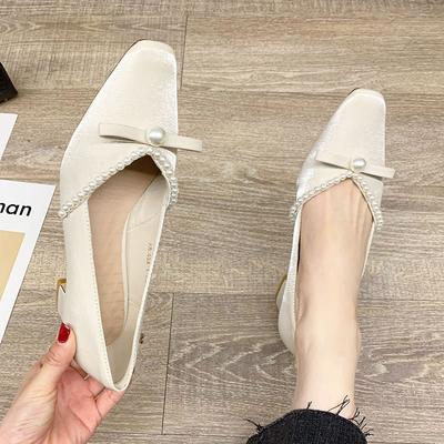 Туфли-лодочки женские средний каблук толстый каблук высокие каблуки французский жемчуг маленький квадратный носок мелкий вырез универсальные 2025 весна-осень новая женская обувь