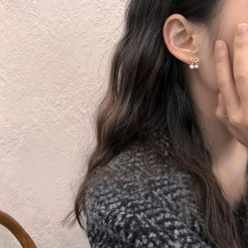 Высококачественные серьги-бантики и жемчуг для женщин. Новый стиль, тренд и нишевый смысл