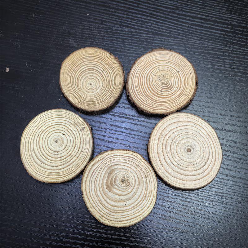 Фоновый декор стены из спилов дерева для детского DIY-творчества, поделок, искусства в детском саду