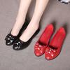 Модная женская обувь Женские туфли на плоской подошве Высококачественные замшевые туфли без застежек Острый носок Резиновые женские туфли на плоской подошве Балетки Horsebit Лоферы
