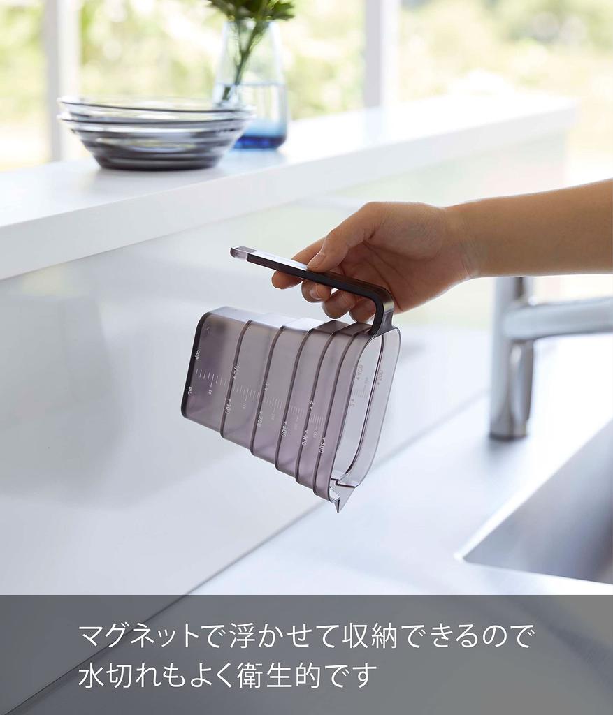 Магнитный многоуровневый мерный стакан Yamazaki Jitsugyo объемом 500 мл, черный, W15 xx, башня. Легко читаемая память сверху. Мерный стакан 6922, прибл.. Д8.6 В11.8см