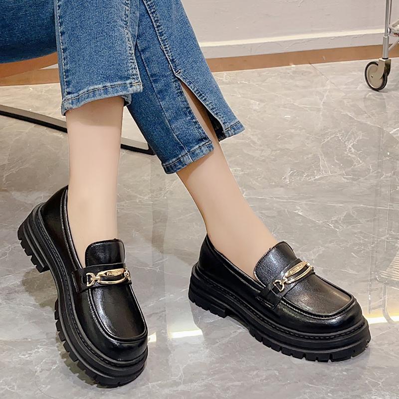 2024 Весна и Осень Модные Женские Лоферы Однотонные Круглые Носки Низкий Каблук Повседневные Металлические Украшения Блестящие Женские Туфли