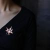Брошь National Diamond Maple Leaf Женская Индивидуальная Модная Ins Pin Брошь Женская Элегантная Темпераментная Пальто Пуговица Аксессуары Костюм