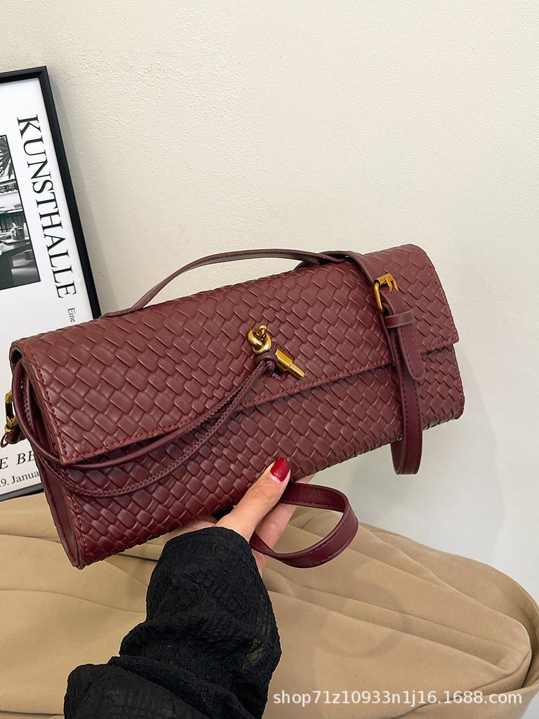 Trendy New Woven Baguette Messenger Bag Texture Retro Portable Women's Bag Simple Light Luxury Shoulder Bag