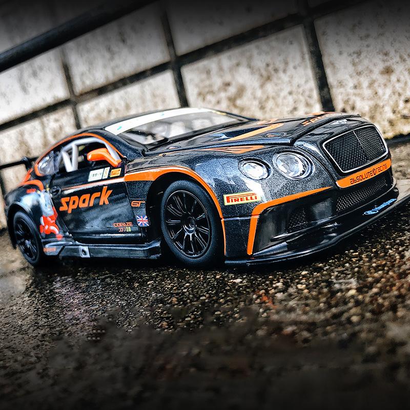 1/24 Bentley Continental GT3 Свободный ход Высокий свет Спортивный гоночный автомобиль Модель Игрушка Литой металл Сплав Миниатюрная реплика