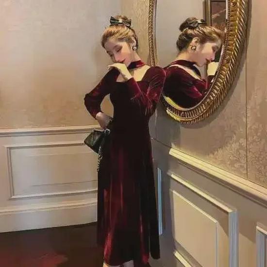 Elegant French Hepburn-Style Red Velvet Dress - Luxury, High-End Design