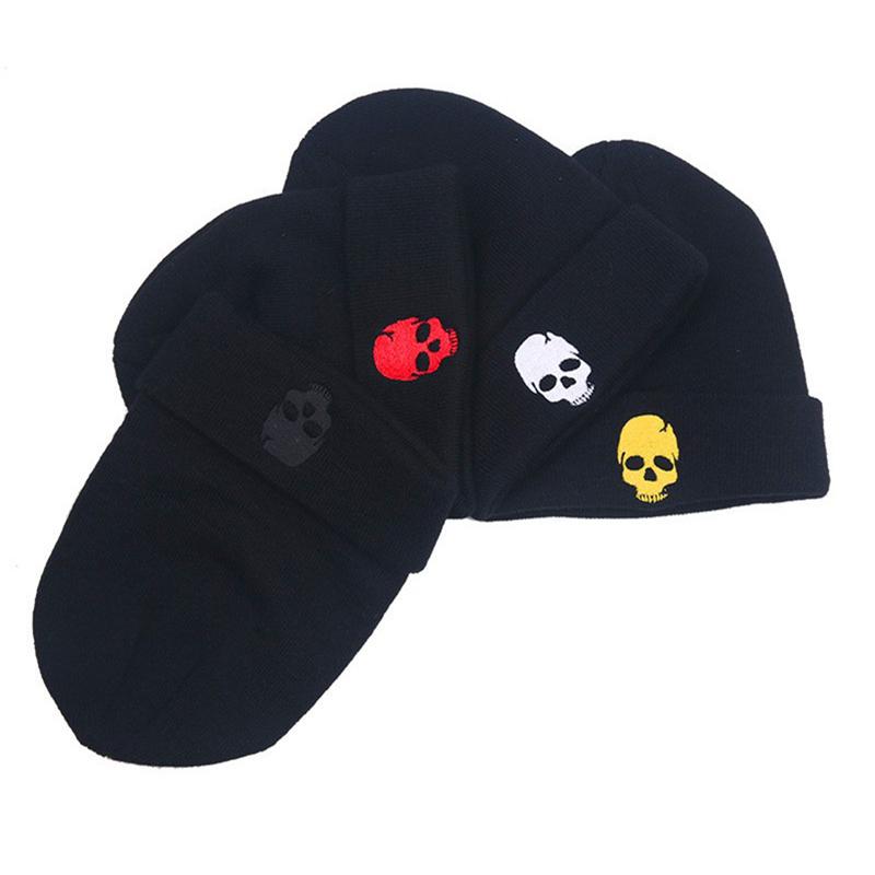 Мужская трикотажная шапочка на зиму