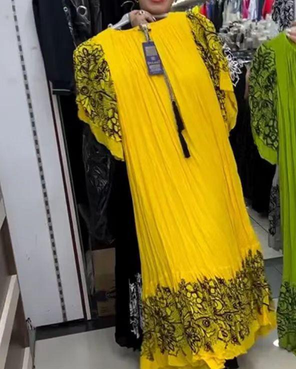 Летнее свободное платье с принтом 2025