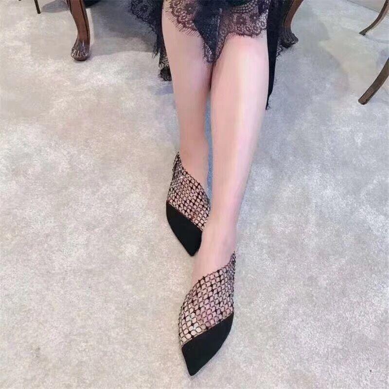 Женская летняя обувь, черные элегантные туфли на низком каблуке для женщин 2024 года, прозрачные босоножки с острым носком и кристаллами