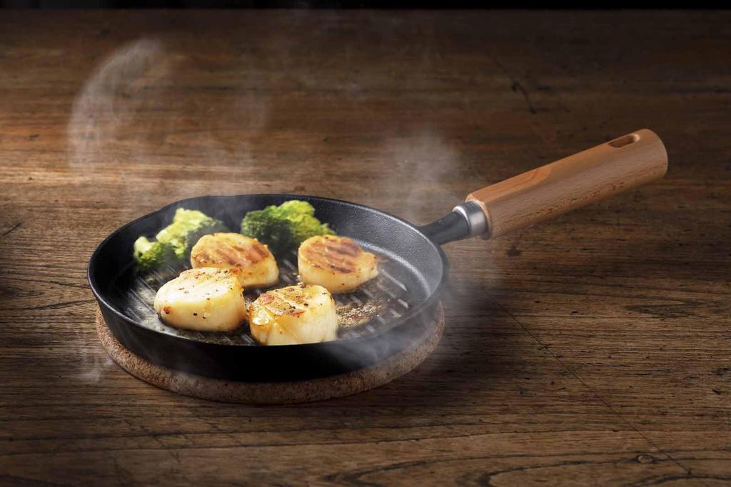 Ishigaki Cast Iron Skillet Grill Pan Wooden Handle 18cm 4455