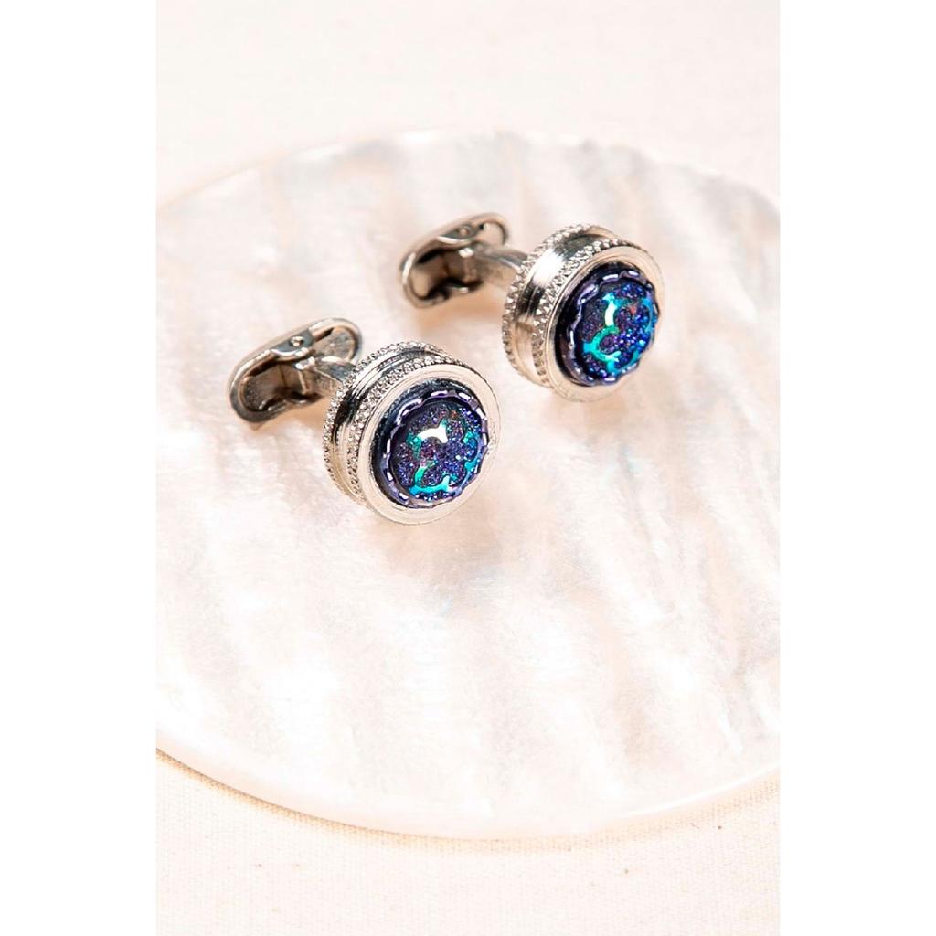 Запонки с блестящими синими камнями