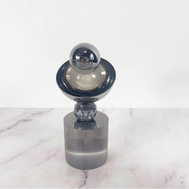 Декоративные ornaments из геометрических стеклянных шаров, Абстрактные полукруглые хрустальные колонны-скульптуры, Декоративные поделки для гостиной