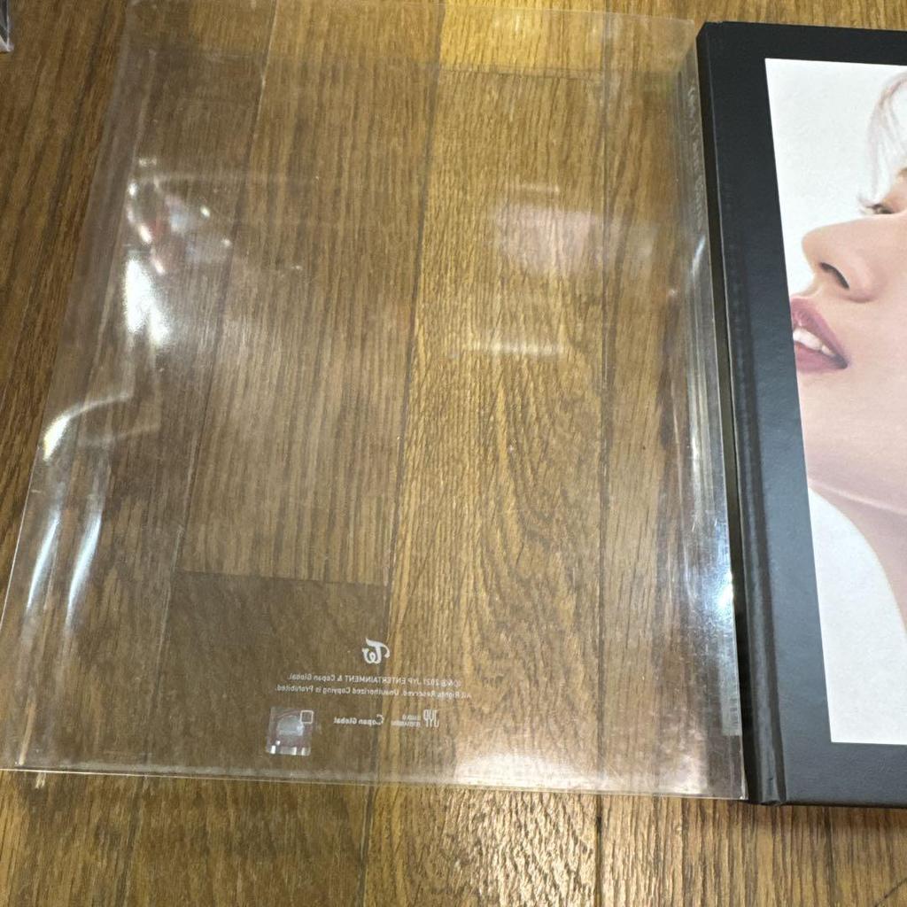 [Б/У] TWICE SANA Сана Делюкс Фотобук "Yes, I am Sana" с Торговой Картой