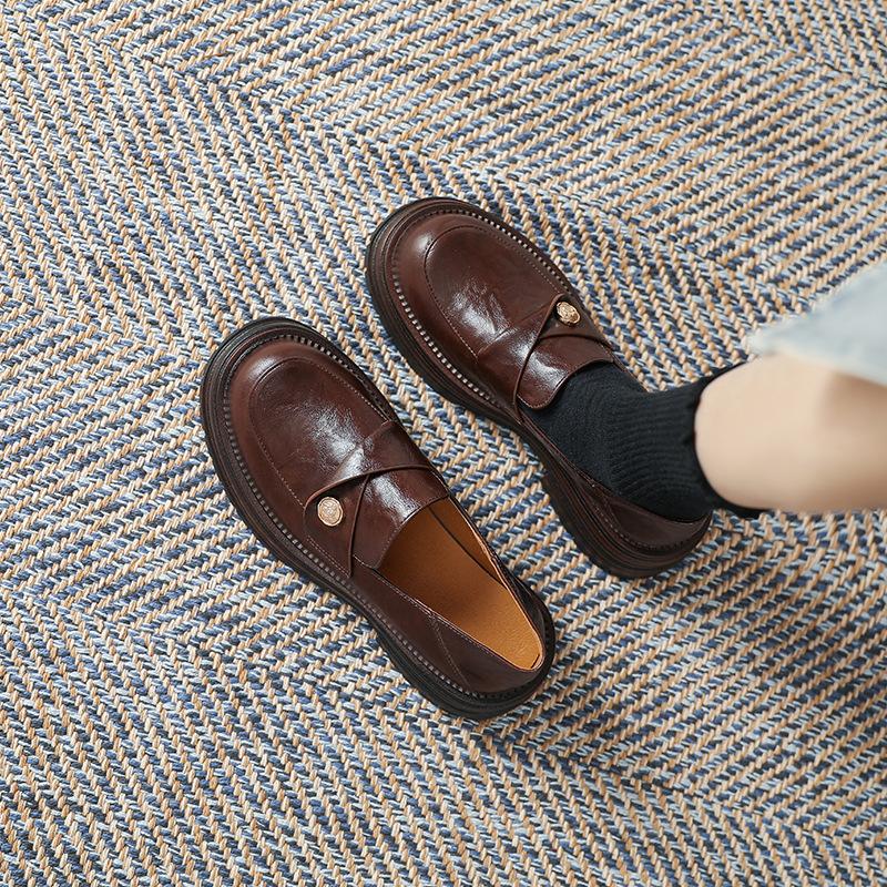 Камелия лоферы маленькая золотая монета женские 2025 весна новая высококачественный британский стиль толстый каблук маленькие кожаные туфли один педаль