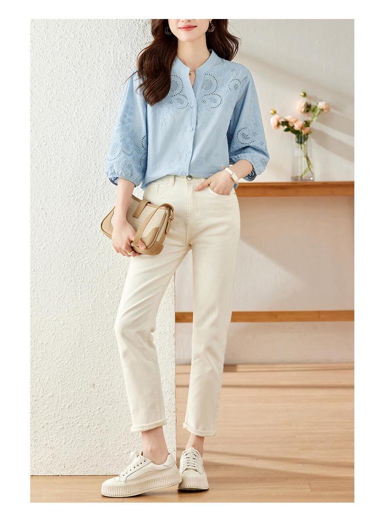 Женская белая рубашка из чистого хлопка с вышивкой, V-образным вырезом и рукавами три четверти - Коллекция Весна/Лето 2025