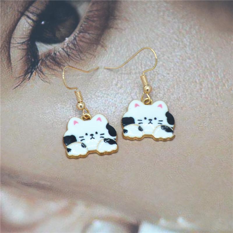 Очаровательные серьги-крючки в виде котенка: Милый и простой дизайн мультяшного кота